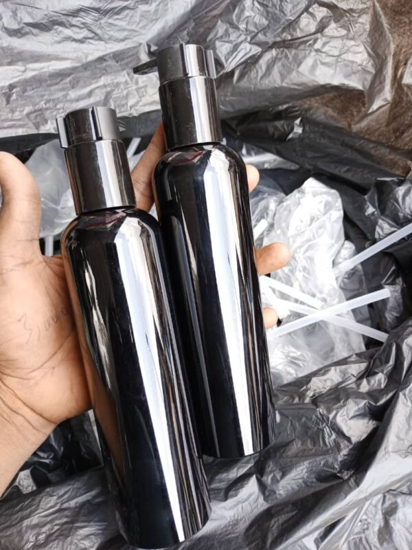 250ML BLACK PLASTIC BOTTLE WITH A PUMP DISPENSER